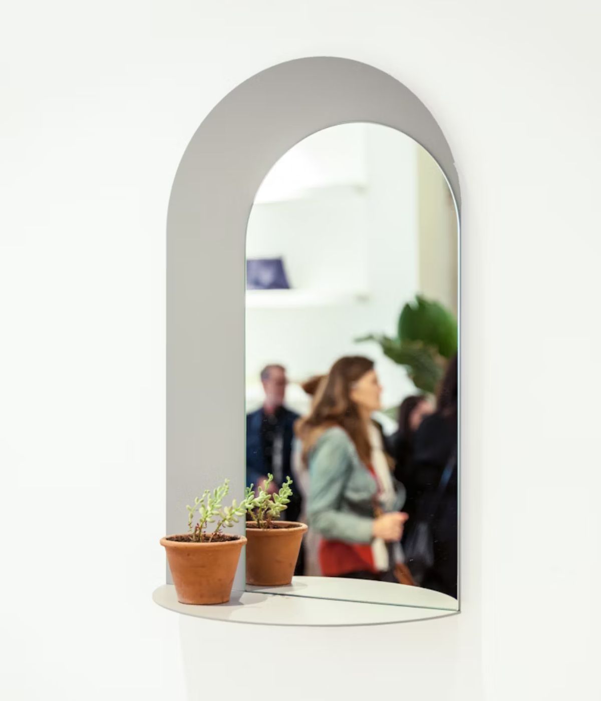 BUZZIMIRAGE Wandspiegel in Weiß vor weißem Hintergrund, elegantes, modernes Design mit minimalistischer Ästhetik