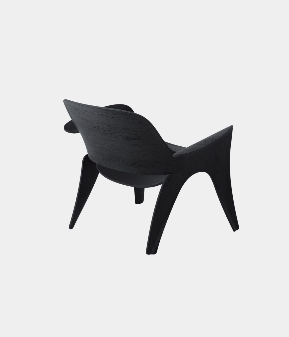 Rose Sessel von Massproductions in Schwarz, leicht von hinten aufgenommen vor weißem Hintergrund. Die sanfte Neigung und die klaren Linien des Sessels kommen aus dieser Perspektive besonders zur Geltung, was das minimalistische Design und die moderne Eleganz betont.