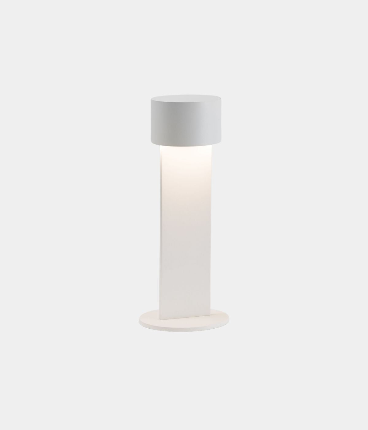 Nachgedacht für eine Sekunde


```
Akkubetriebene Times Leuchte in glänzendem Weiß von From Lighting, freigestellt vor neutralem weißem Hintergrund – minimalistisches Designobjekt für moderne Wohn- und Arbeitsbereiche
```
