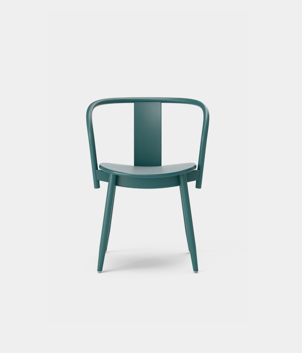 Schräg von hinten fotografierter türkiser Icha Chair von Massproductions vor weißem Hintergrund, modernes skandinavisches Design.
