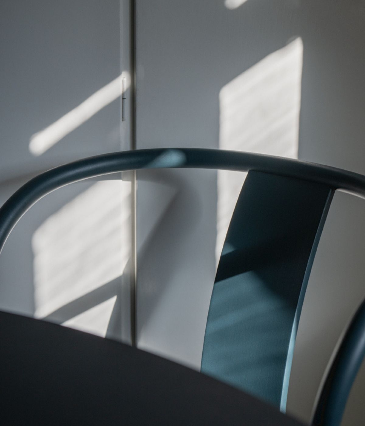 Icha Chair türkis mit Sonne und Schatten
