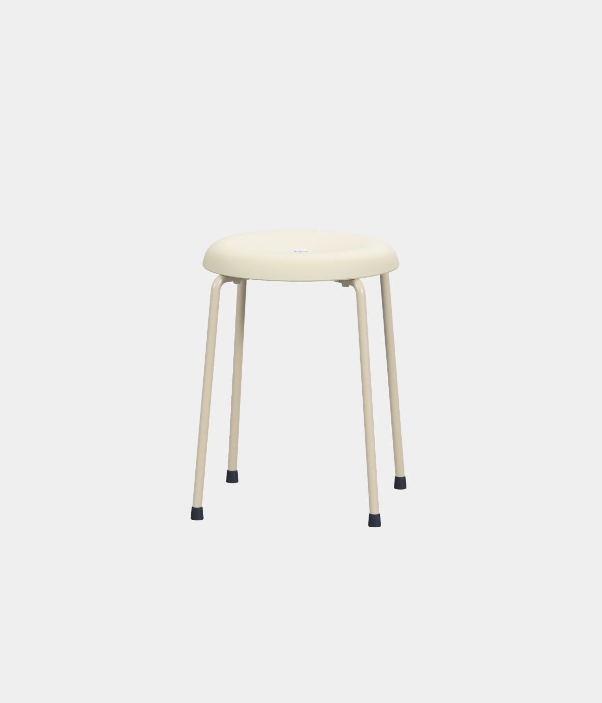 Taburett/Hocker von Lammhults in Weiß vor weißem Hintergrund. Der Hocker überzeugt durch sein schlichtes, modernes Design und die klare Formensprache, die in jedem Raum für eine minimalistische Eleganz sorgt