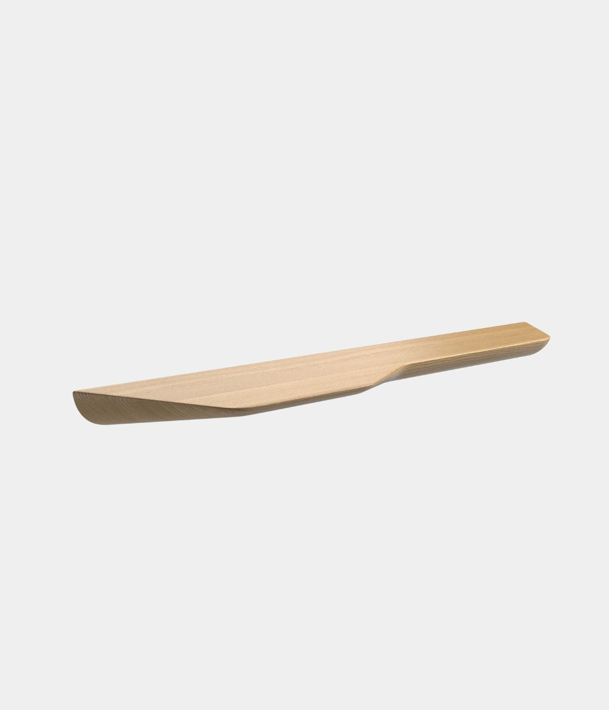 Frontalansicht des PLANK Wandregals von BuzziSpace aus Holz, vor weißem Hintergrund – schlichtes, modernes Regal mit klaren Linien.